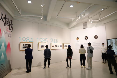 薪火相傳作品展在吉林藝術(shù)學(xué)院開(kāi)幕，美術(shù)圖案設(shè)計(jì)服務(wù)點(diǎn)亮藝術(shù)之光